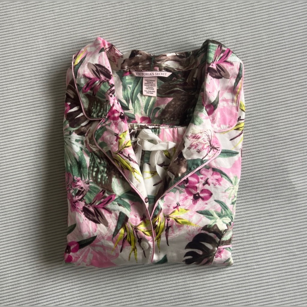 Victoria’s Secret Silky Pajama Set in Pink